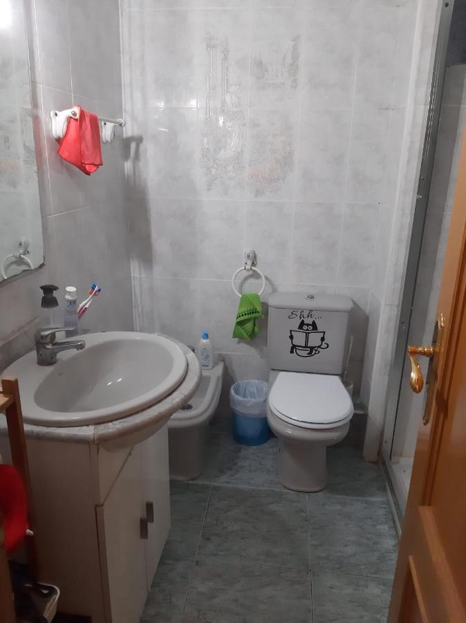 Habitacion Grande En Piso Compartido Con 2 Adultos Y 1 Perrito Valencie Exteriér fotografie