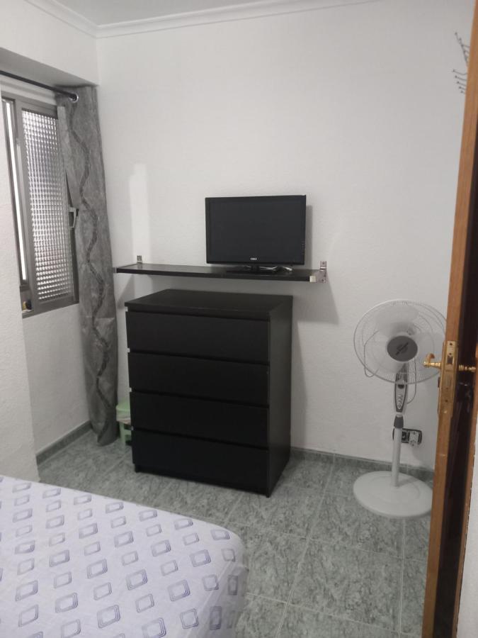 Habitacion Grande En Piso Compartido Con 2 Adultos Y 1 Perrito Valencie Exteriér fotografie